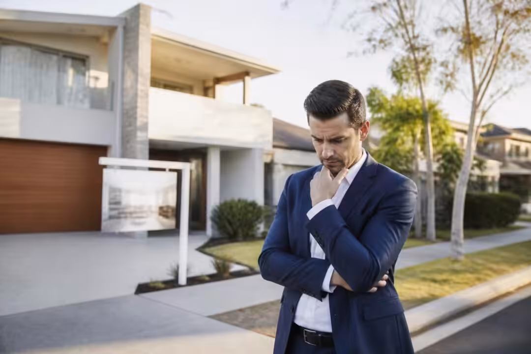 au deuxième trimestre, les demandes de prêts immobiliers en australie ont chuté de 15 %, selon nab, reflétant un ralentissement du marché immobilier.